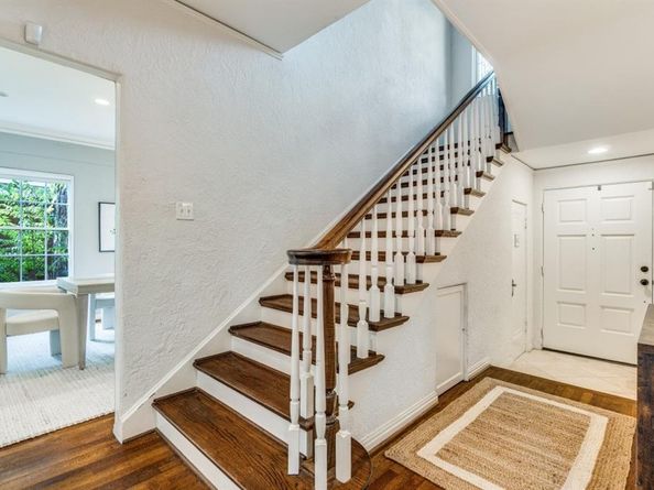 1112 S Canterbury Court , Dallas Texas 75208