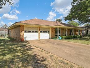2105  Briarwood Boulevard , Arlington Texas 76013