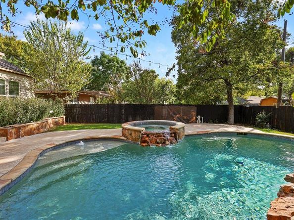 2112  Carleton Avenue , Fort Worth Texas 76107
