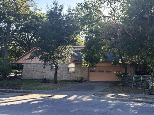 901  Saturn Springs Drive , Garland Texas 75041