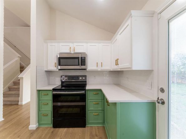 6400  Meadow Glen Drive , Arlington Texas 76018