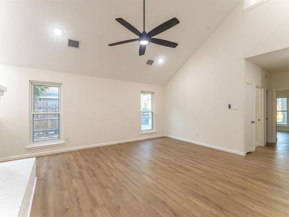 6400  Meadow Glen Drive , Arlington Texas 76018