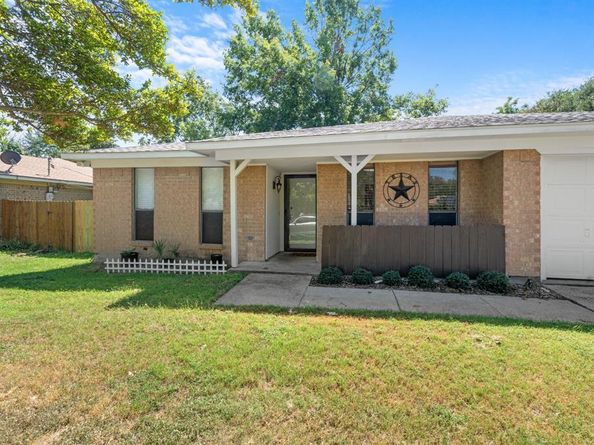 1704  Prince Drive , Benbrook Texas 76126