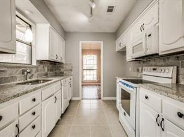 2433  Hallmark Street , Grand Prairie Texas 75052