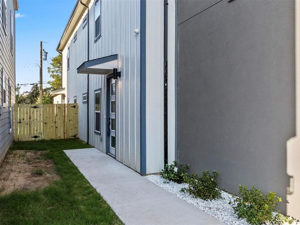 3615  Atlanta Street , Dallas Texas 75215
