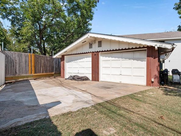 2548  Wood Valley Place , Dallas Texas 75211