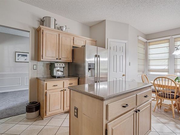 2703  Kingswood Court , Arlington Texas 76001