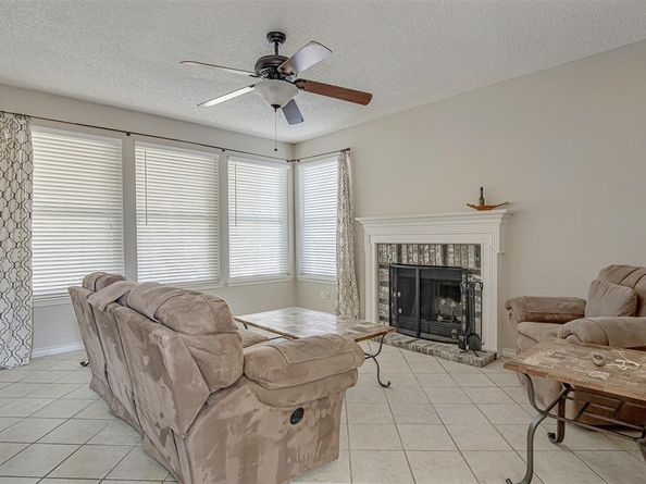 2703  Kingswood Court , Arlington Texas 76001