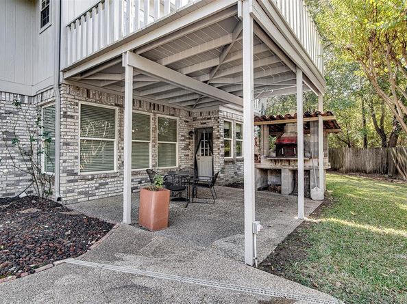 2703  Kingswood Court , Arlington Texas 76001