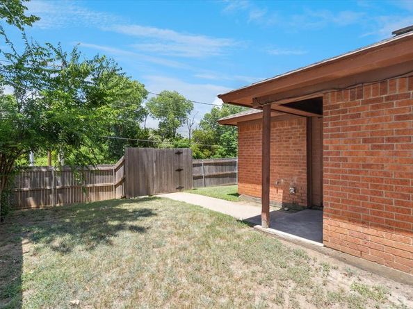 2106  Valleywood Drive , Arlington Texas 76013