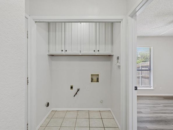 2106  Valleywood Drive , Arlington Texas 76013