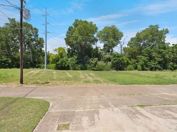 2106  Valleywood Drive , Arlington Texas 76013