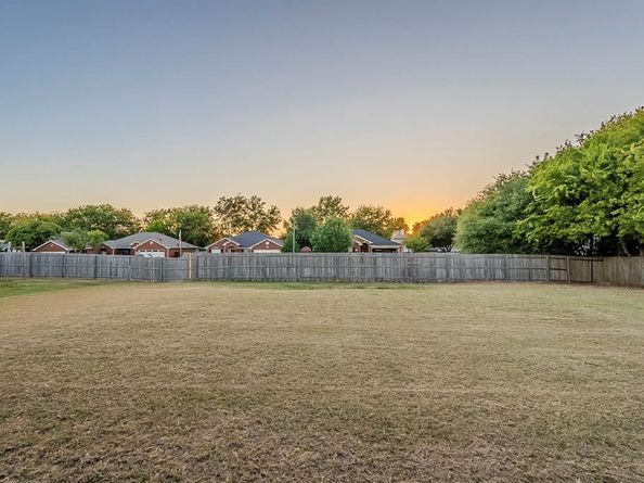 1601  Mcgarry Lane , Mansfield Texas 76063