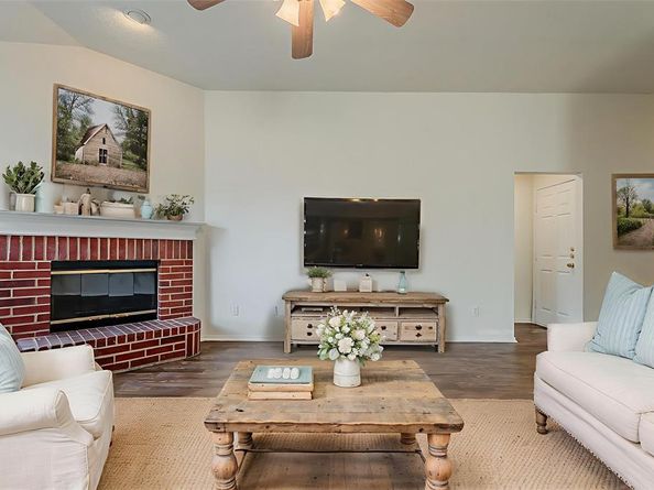 1601  Mcgarry Lane , Mansfield Texas 76063