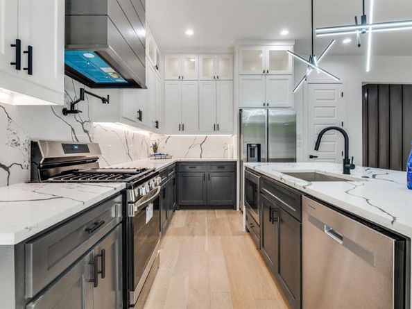 1700  Carriage Creek Drive , DeSoto Texas 75115