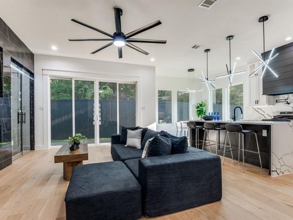 1700  Carriage Creek Drive , DeSoto Texas 75115