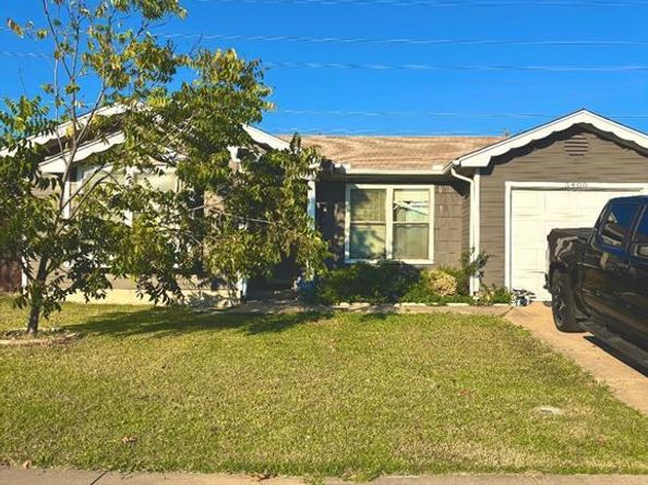 5400  Creek Valley Drive , Arlington Texas 76018