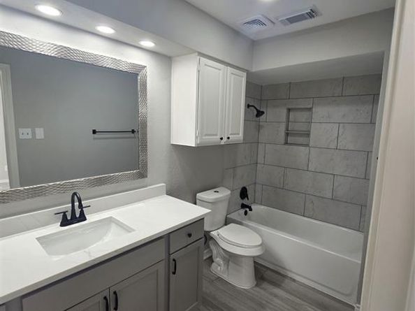 1301  Mallard Drive , DeSoto Texas 75115