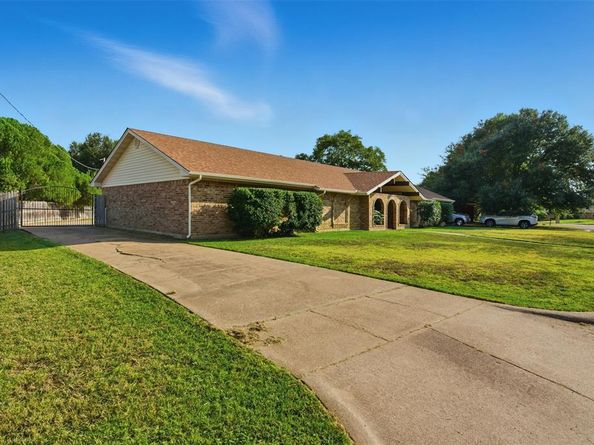 6709  Santiago Avenue , Fort Worth Texas 76133