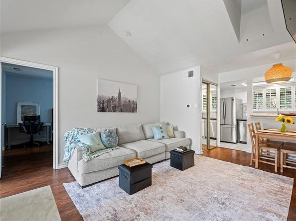 6220  Bentwood Trail  205, Dallas Texas 75252