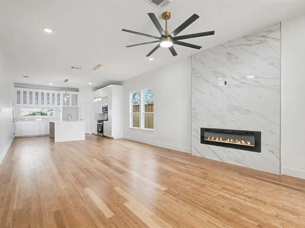 903  18th Street , Dallas Texas 75216