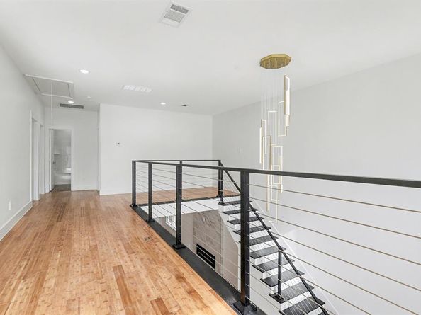 903  18th Street , Dallas Texas 75216