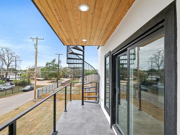 903  18th Street , Dallas Texas 75216