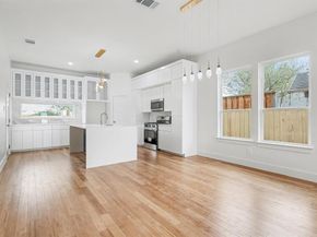 903  18th Street , Dallas Texas 75216