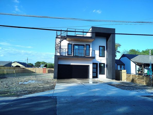 903  18th Street , Dallas Texas 75216