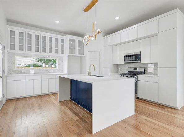 903  18th Street , Dallas Texas 75216