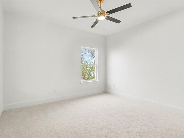 903  18th Street , Dallas Texas 75216