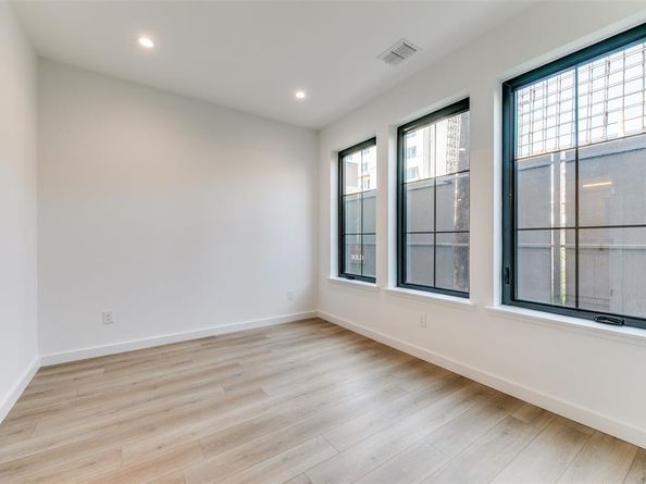 1767  Novela Way , Dallas Texas 75215