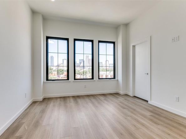 1767  Novela Way , Dallas Texas 75215