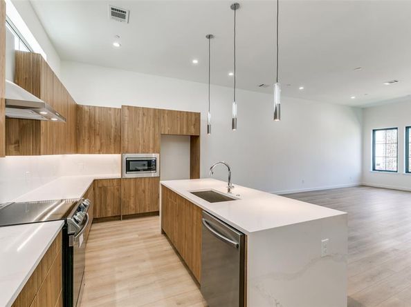 1767  Novela Way , Dallas Texas 75215