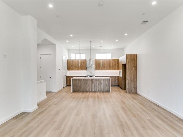 1767  Novela Way , Dallas Texas 75215