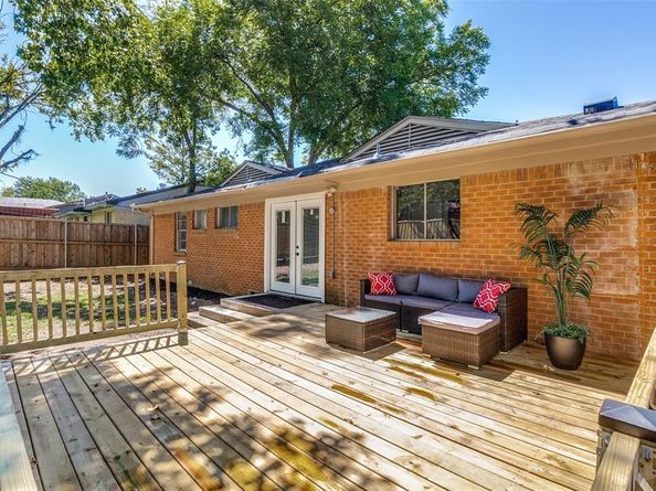 8829  Clearwater Drive , Dallas Texas 75243