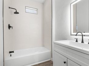 811 N Crawford Street , Dallas Texas 75203