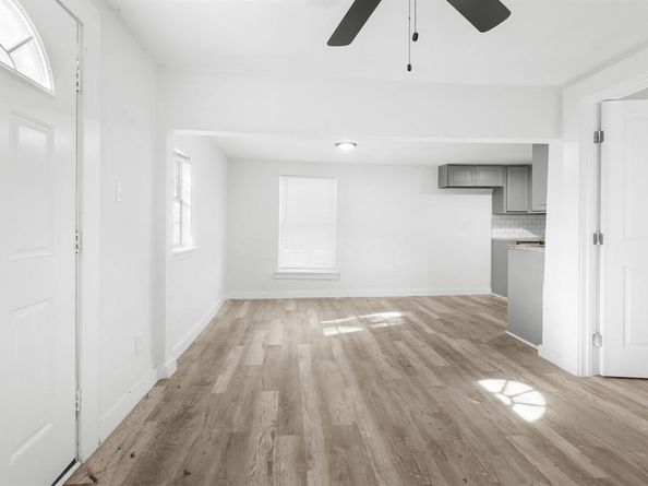 811 N Crawford Street , Dallas Texas 75203