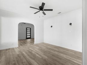 811 N Crawford Street , Dallas Texas 75203