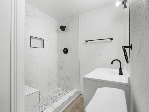 811 N Crawford Street , Dallas Texas 75203