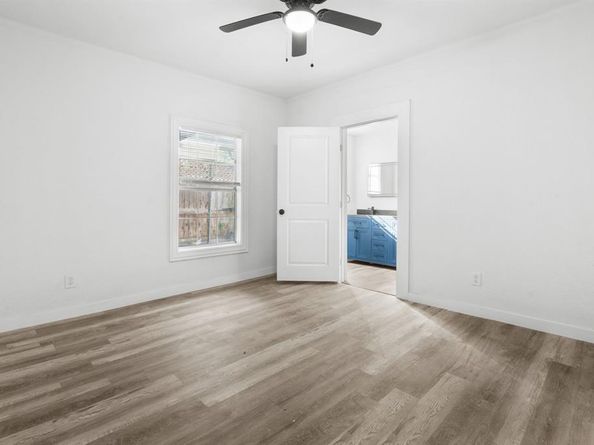 811 N Crawford Street , Dallas Texas 75203