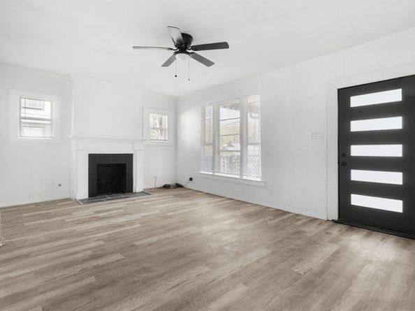 811 N Crawford Street , Dallas Texas 75203