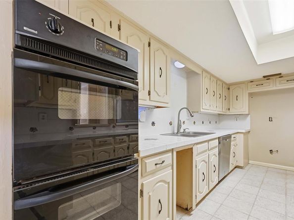 3213  Stonehenge Lane , Carrollton Texas 75006