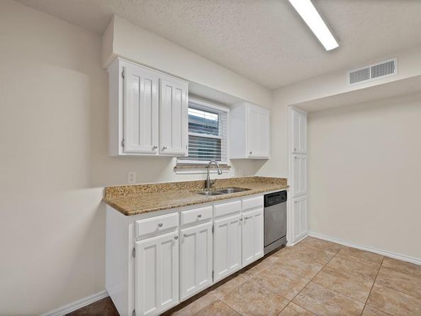 4807  Crestmont Court , Arlington Texas 76017