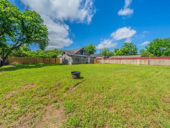 122 W Grand Prairie Road , Grand Prairie Texas 75051