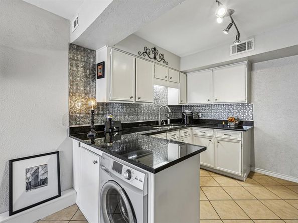 10578  High Hollows Drive  268, Dallas Texas 75230