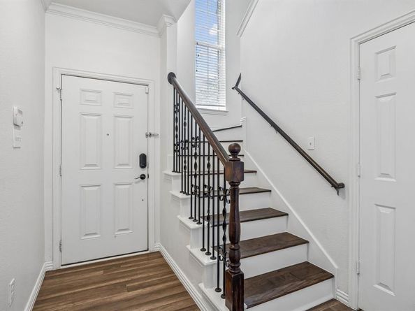 2113  Parkview  , Carrollton Texas 75006