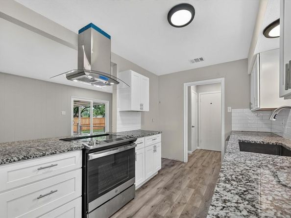8730  Lapanto Lane , Dallas Texas 75227