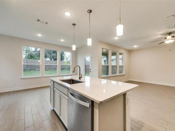 714  Creekwater Lane , Garland Texas 75043