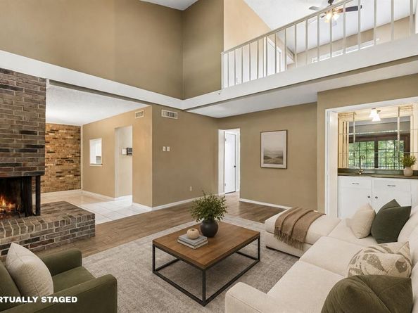 1806  Lakecrest Court , Carrollton Texas 75006